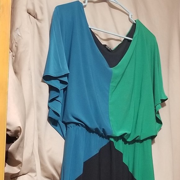 MSK Dresses & Skirts - Colorblock V Neck Dress